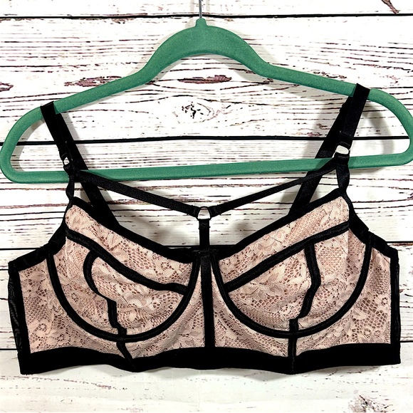 torrid Other - Torrid Blush Pink Lace Underwire Bra with Corset Piping in Size 2